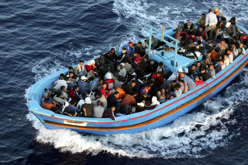 bote con refugiados fondo