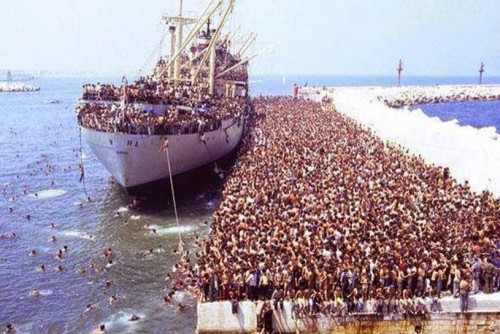 refugiados que llegan a francia en barco