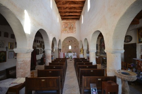 Interior de Iglesia de Santa Fosca en Istria