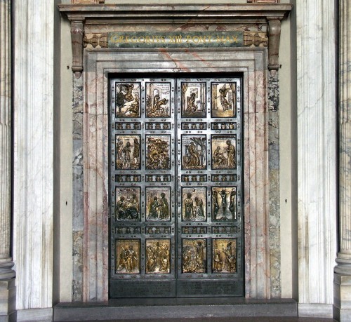 puerta santa en basilica de san pedro en roma fondo