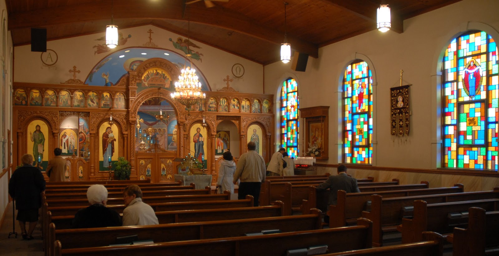 Ícono de San Juan Bautista Exuda un LÍQUIDO FRAGANTE Y SANADOR en Iglesia Ortodoxa Griega en Illinois…