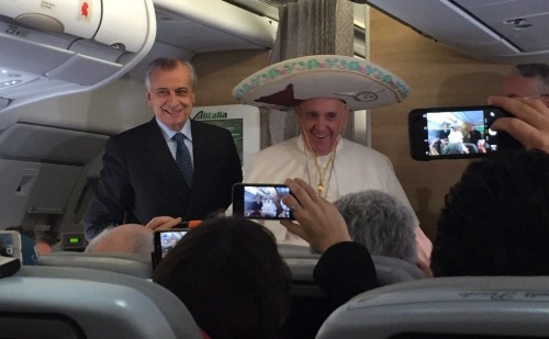 papa francisco sombrero mexicano avion fondo