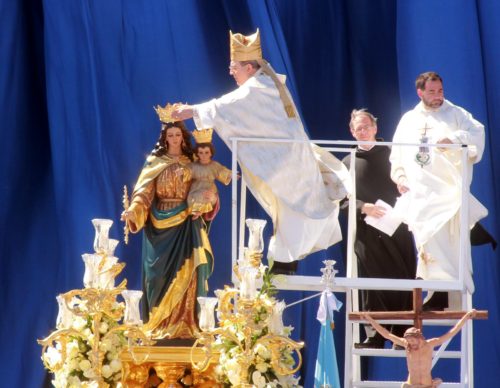 Obispo Coronando a María Auxiliadora en Sevilla