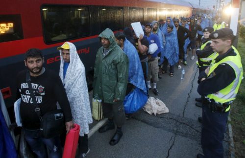 refugiados abordan tren en alemania fondo