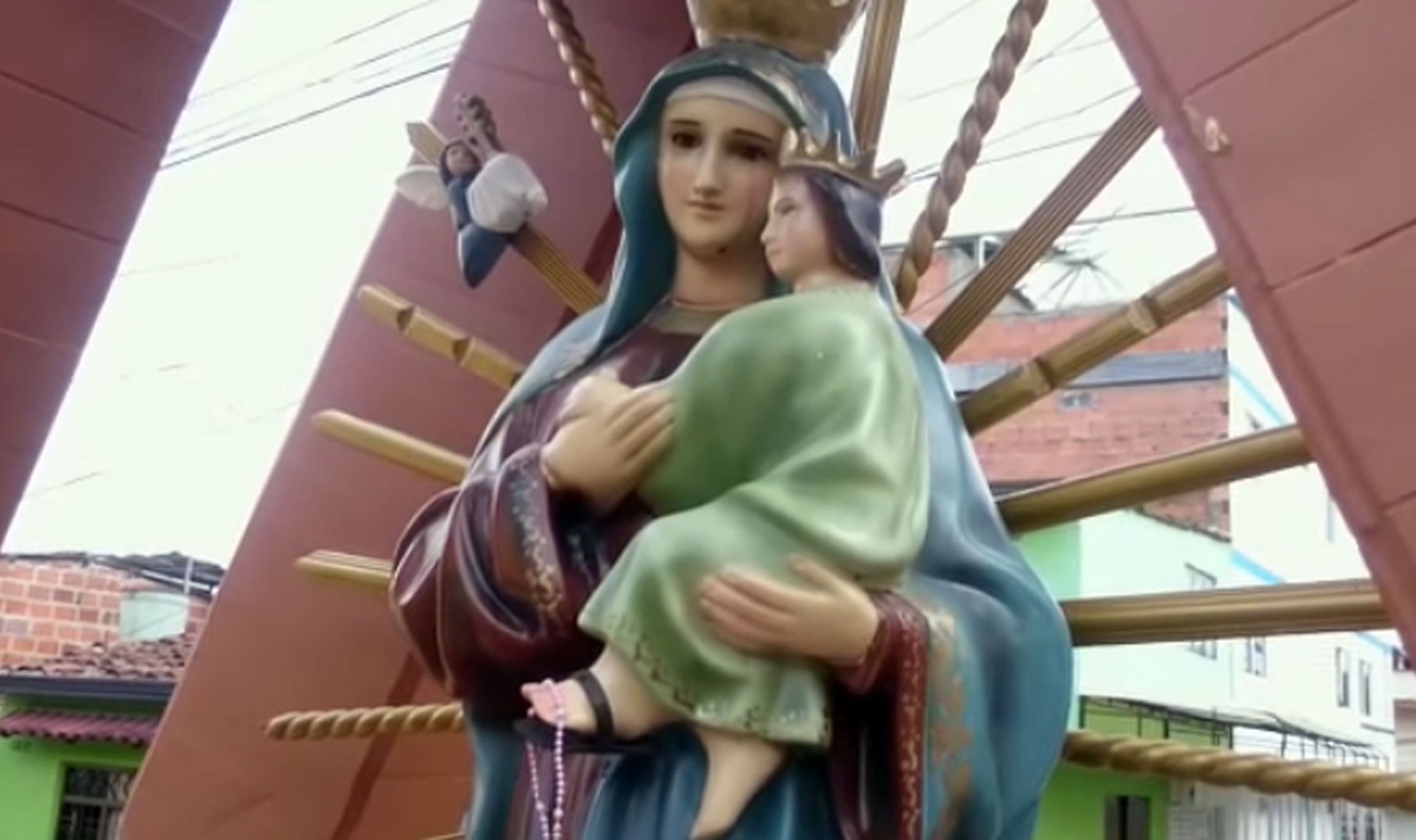Una estatua de la Virgen María habría LLORADO SANGRE en Colombia