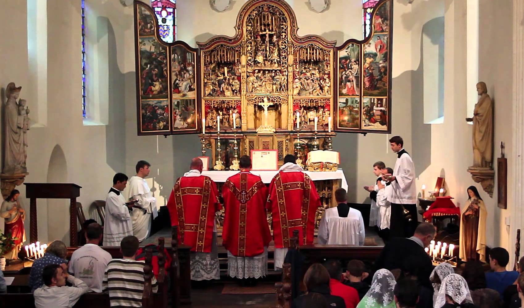 El Cardenal Sarah Propone que Sacerdotes y Fieles Miren Hacia el Señor en la MISA