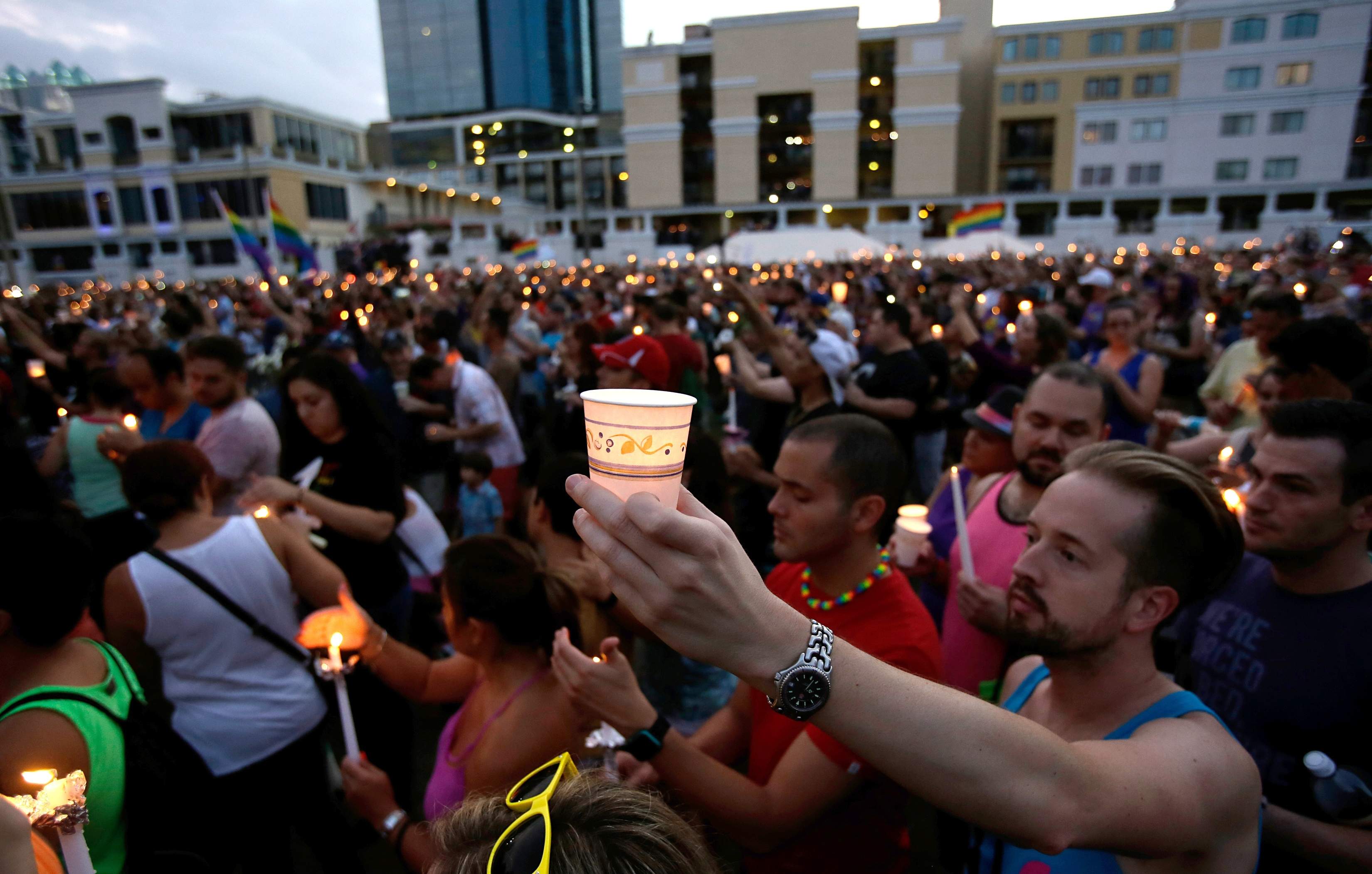 Un Obispo de EE.UU. CULPA A LOS CATÓLICOS de la Matanza de Orlando [realizada por un islamista]