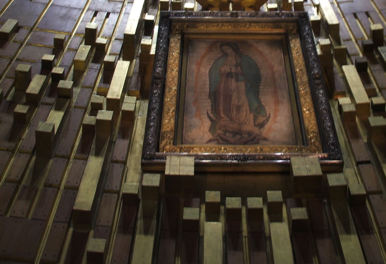 Los Verdaderos Milagros de la Virgen de Guadalupe [que no han sido retocados]