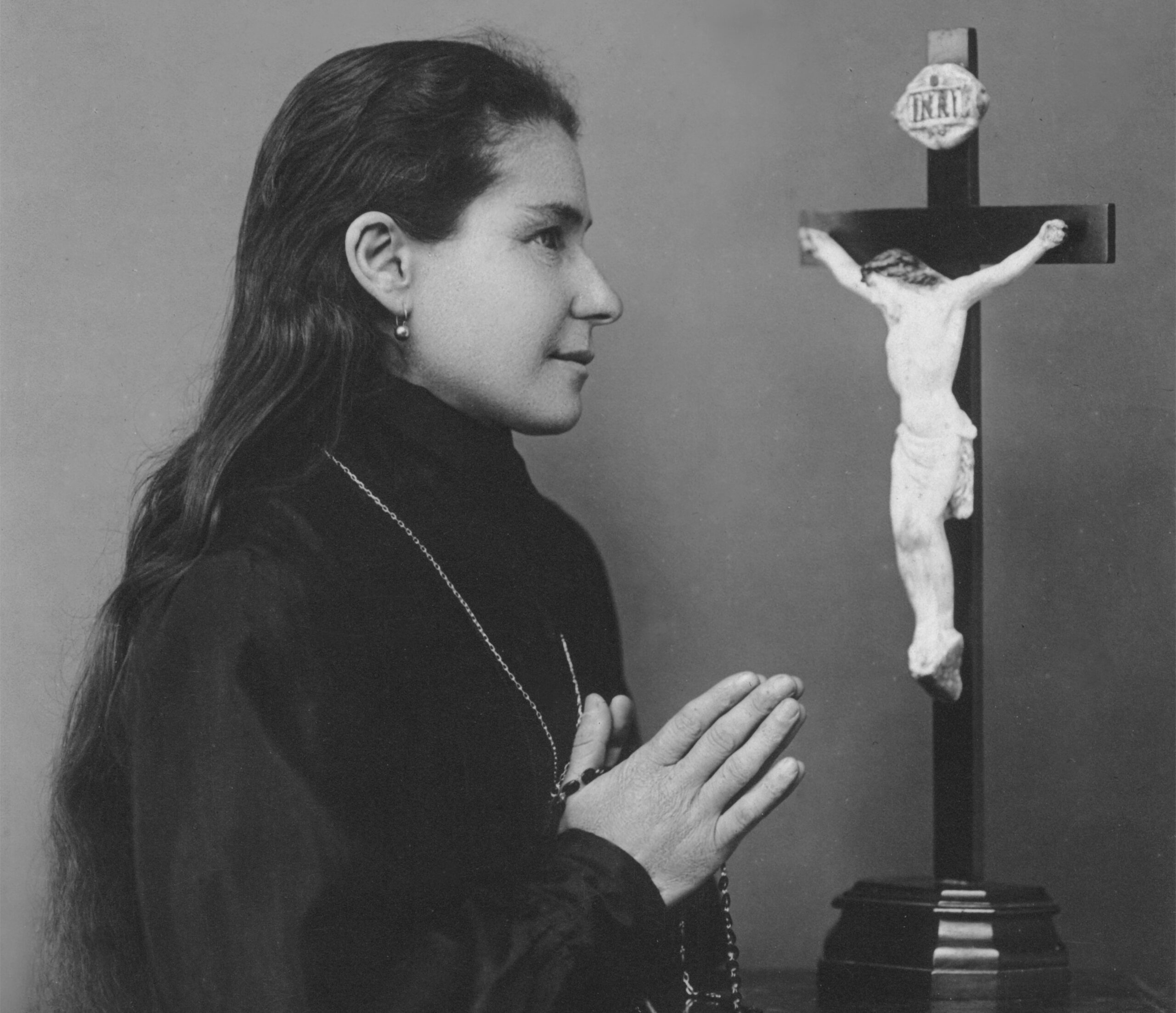 Milagros Escondidos por el Vaticano: un Crucifijo Sangrante