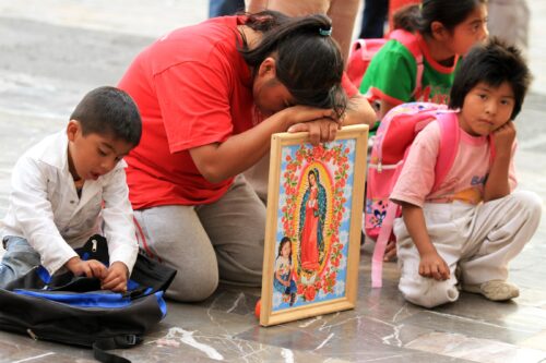 Revelación de la Virgen María: Cómo Sanar de Raíz el Mal que Ataca a tu Familia