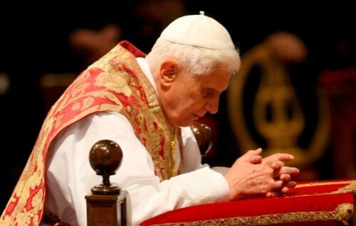¡Asombrosa Denuncia! Jesuita Sostiene que Benedicto XVI No Era Heterosexual ¿Qué hay detrás de esto?