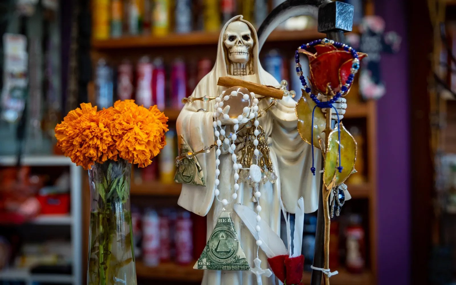 Cómo la Guerra entre la Virgen de Guadalupe y la Santa Muerte Definirá el Futuro de las Américas